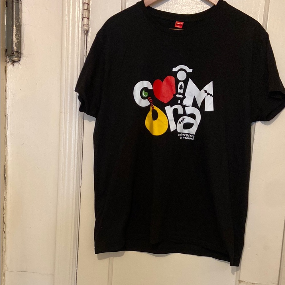 Universidade de Coimbra tee shirt.